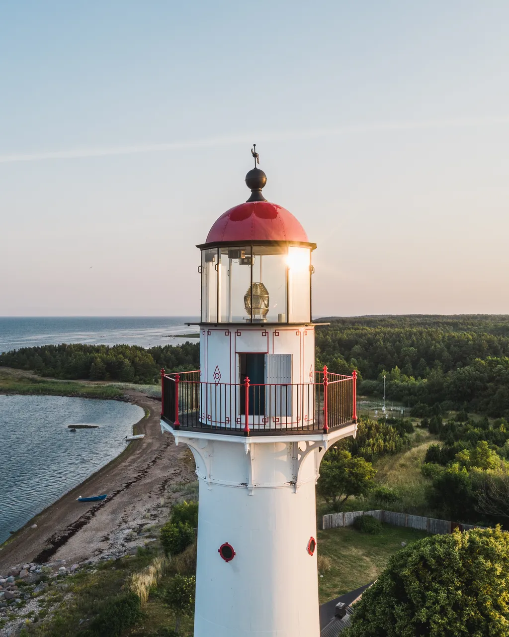 Kihnu lighthouse