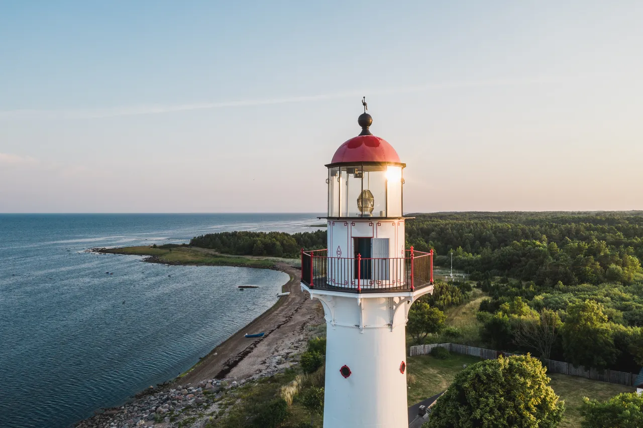 Kihnu lighthouse
