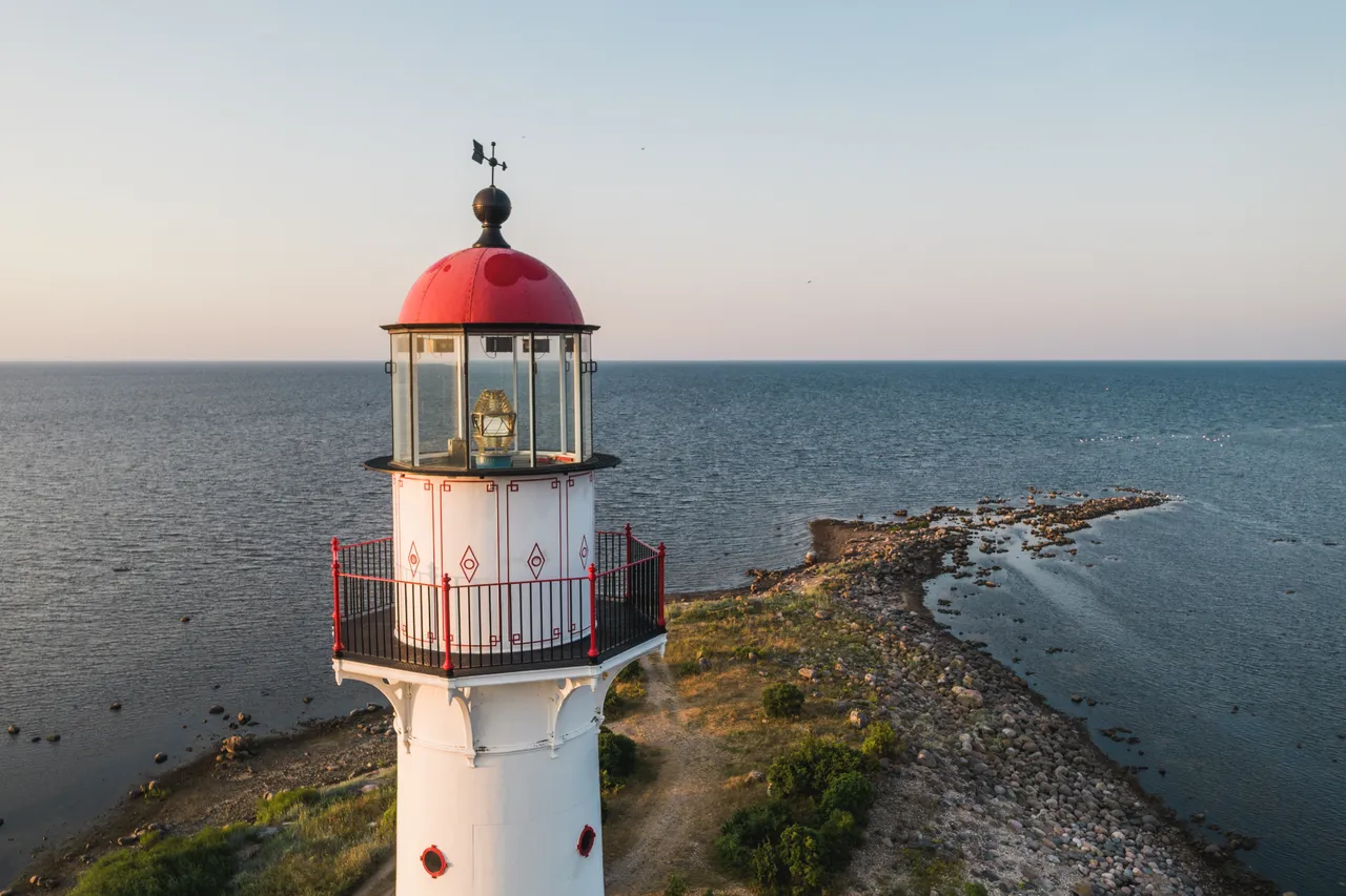 Kihnu lighthouse