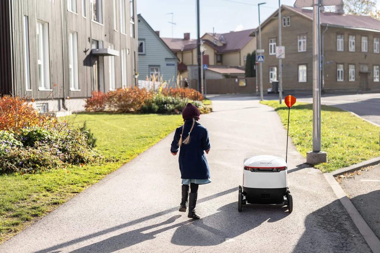 Child and a Starship delivery robot