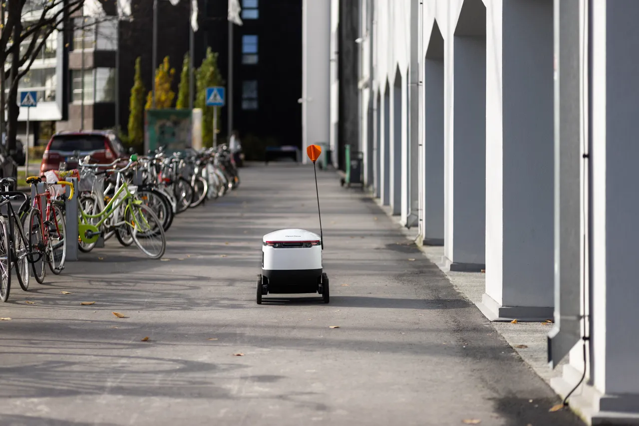 Starship delivery robot on a street