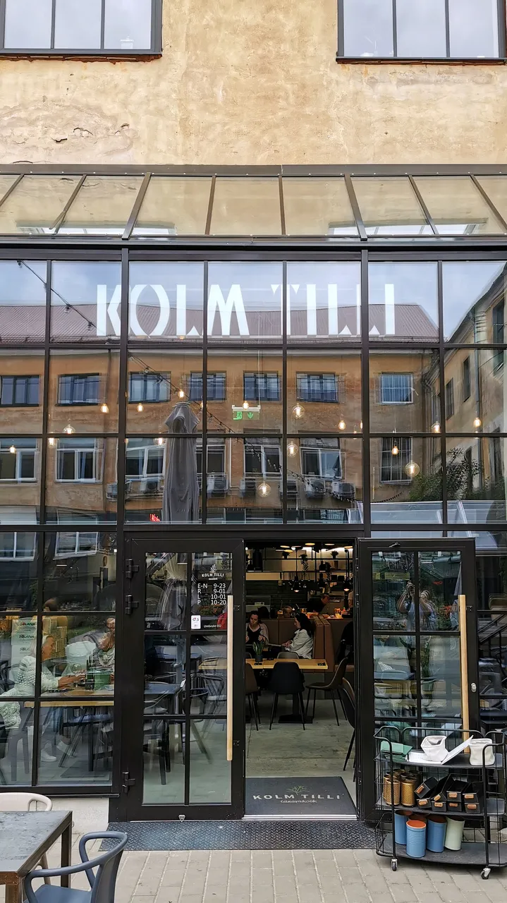 Kolm Tilli
