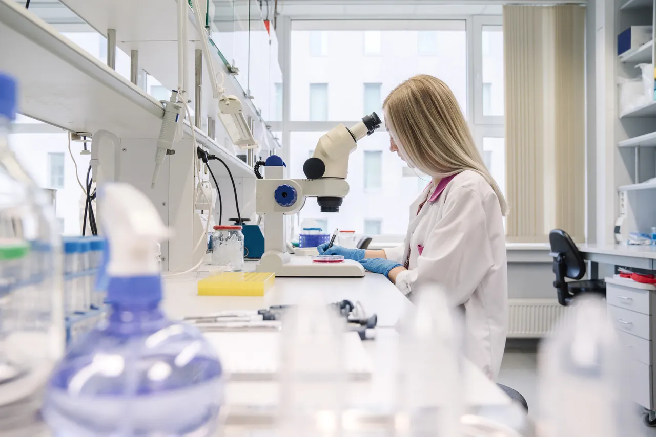 Student in Chemistry and Biotechnology Lab