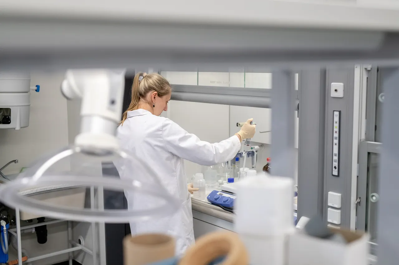 Woman and Development of biodegradable composite plant cultivation substrates