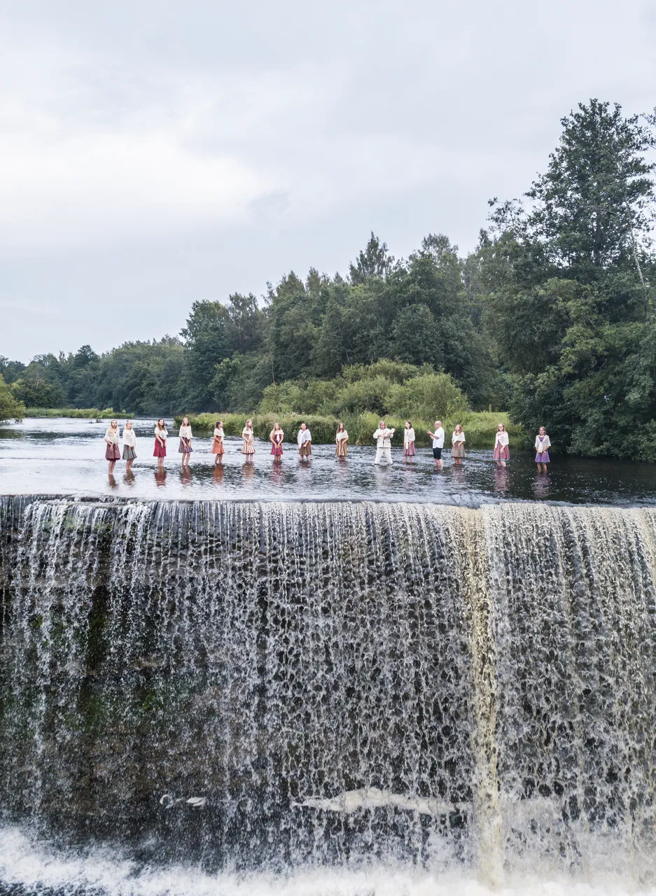 Choir at Jagala waterfall