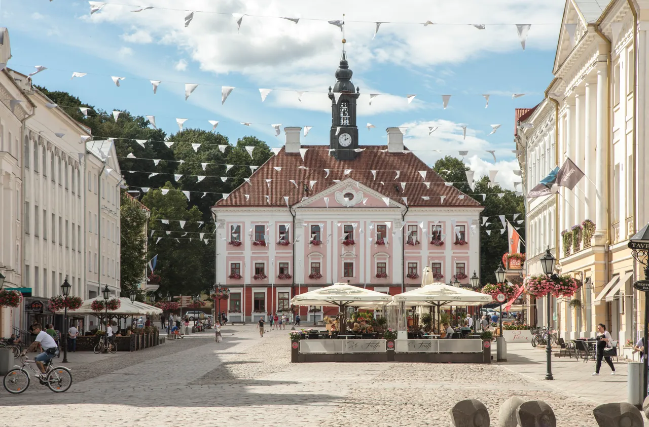 Tartu Town Hall and cafes