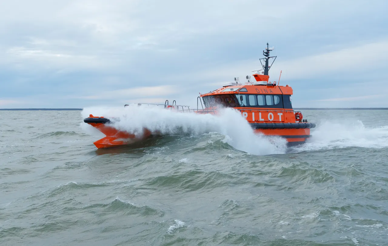 Pilot boat