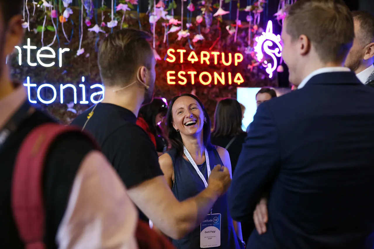 People talking during conference break