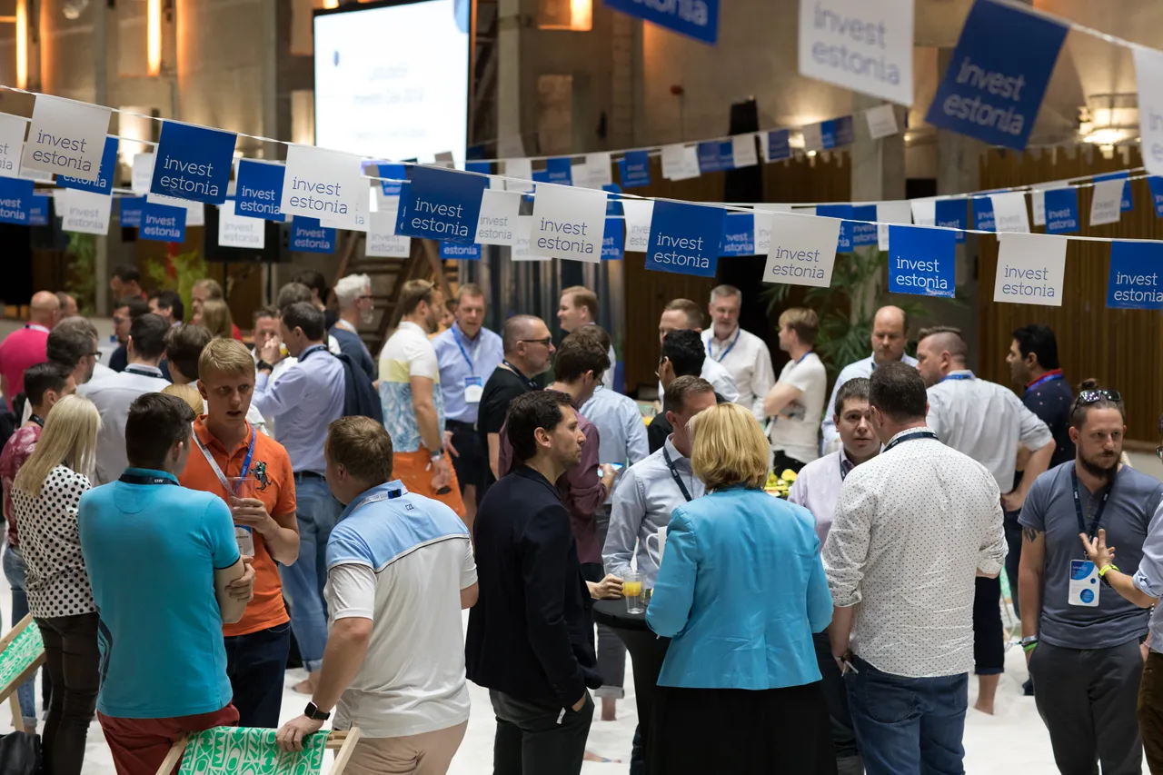 People talking during conference break