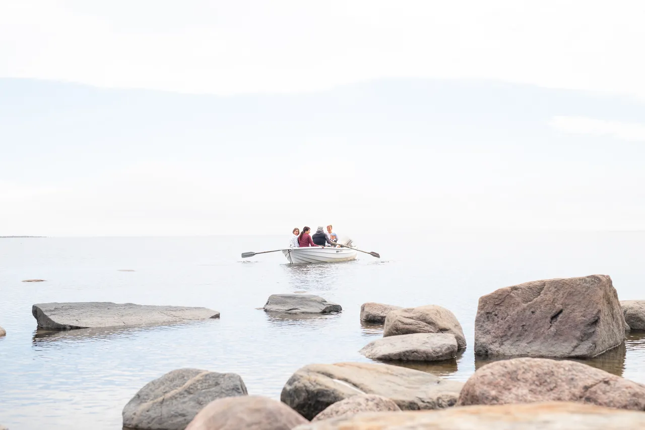 Kihnu family on boat