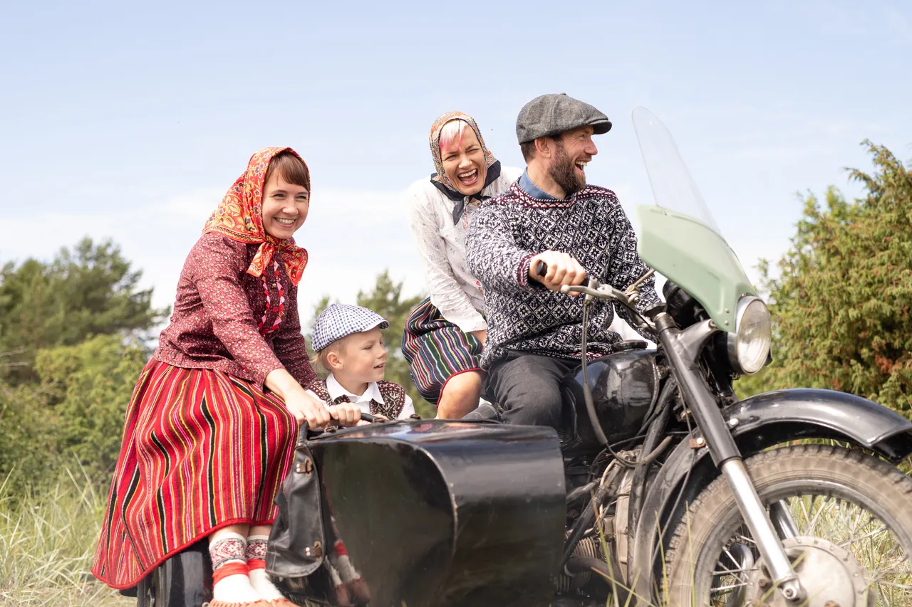 Kihnu family motorcycle ride