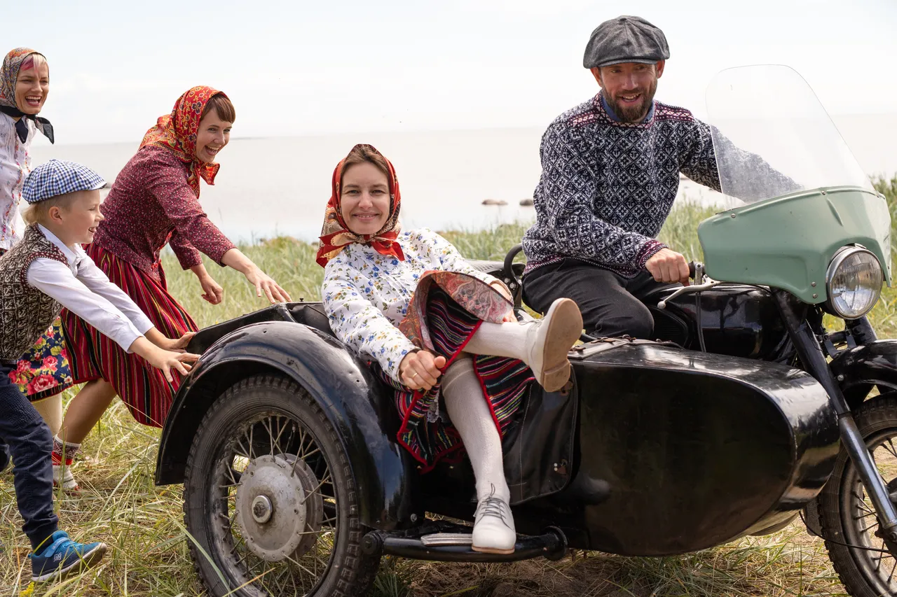 Kihnu family on a motorcycle ride