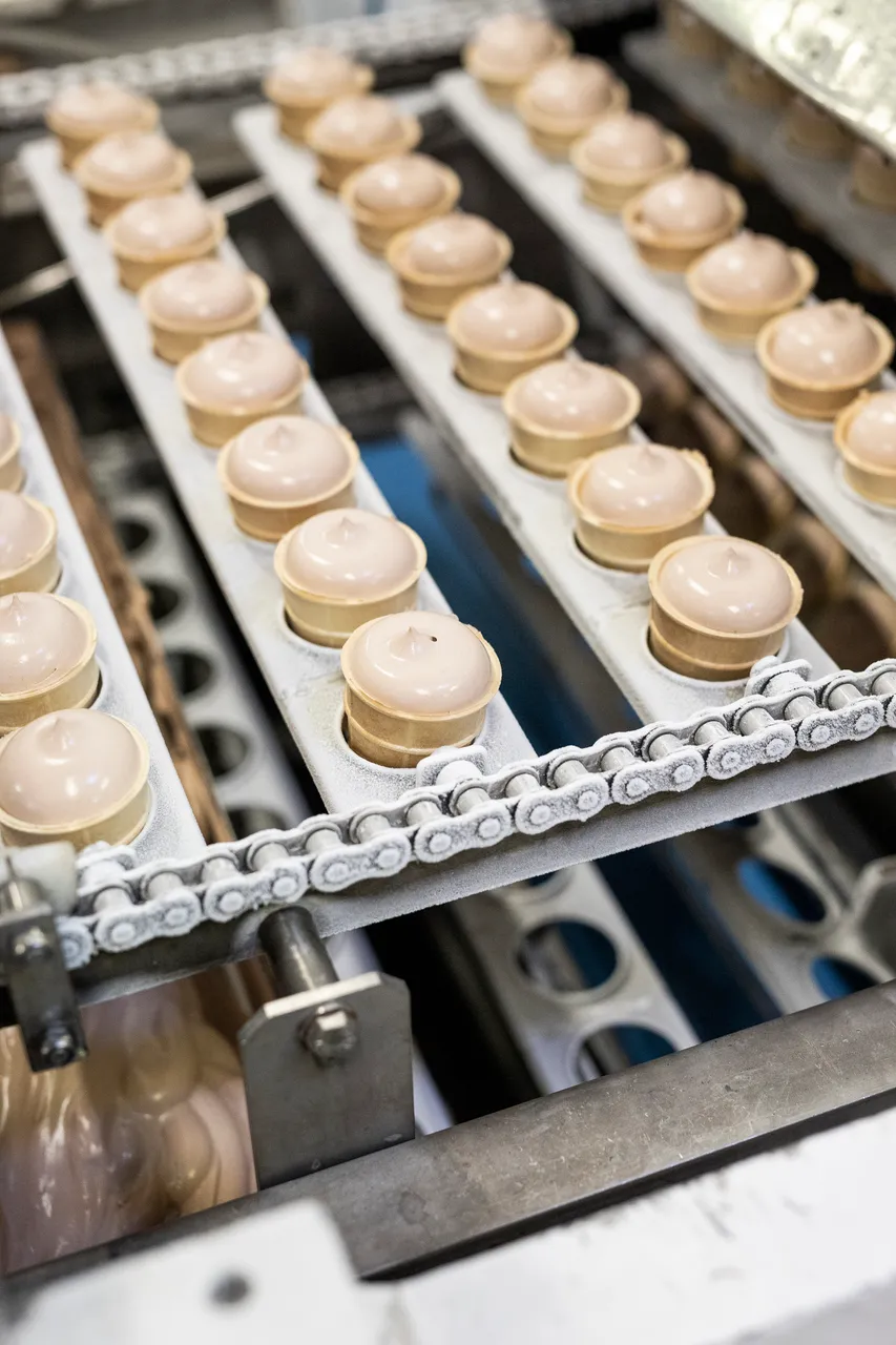 Filled ice cream cones