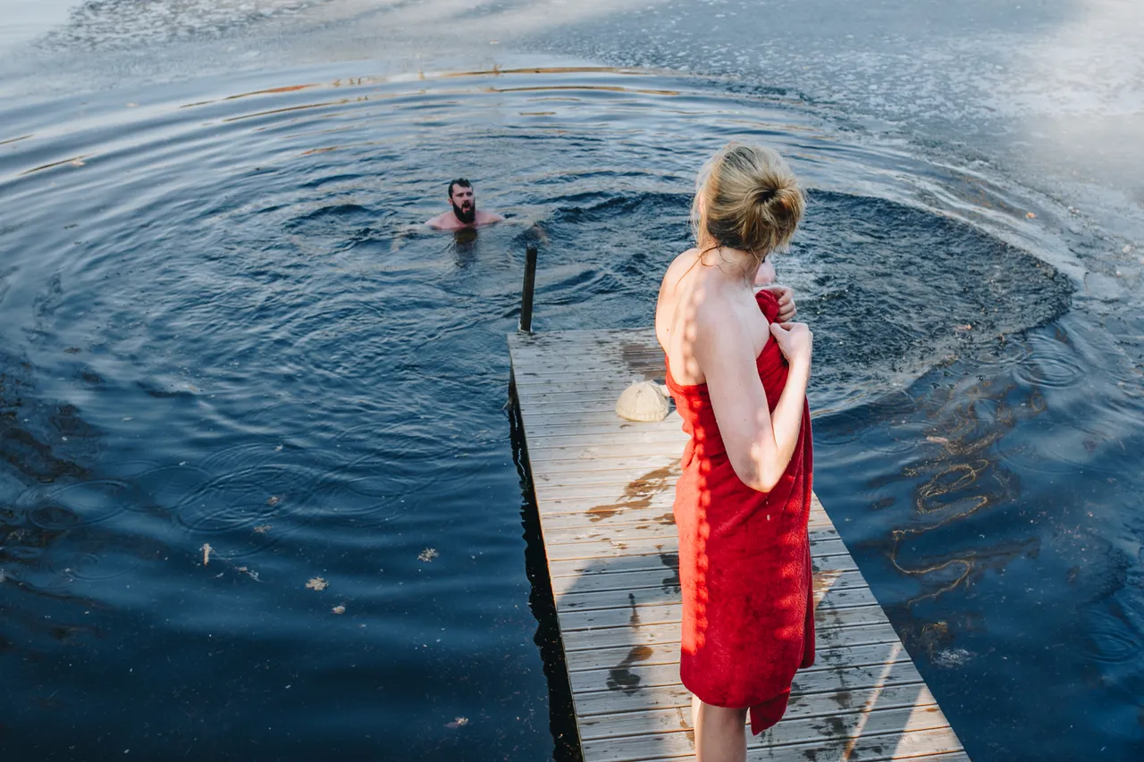 Estonian Smoke Sauna swimming