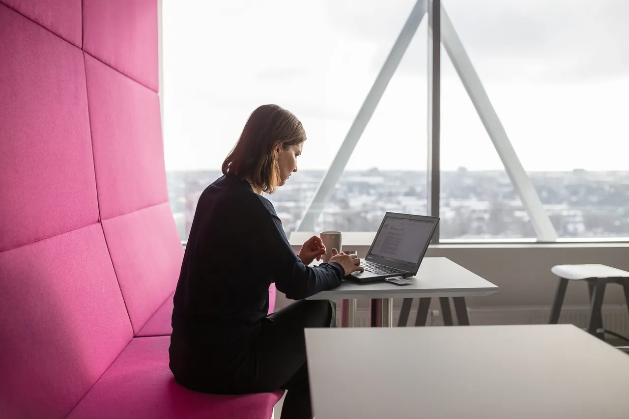 Entrepreneur woman working on computer