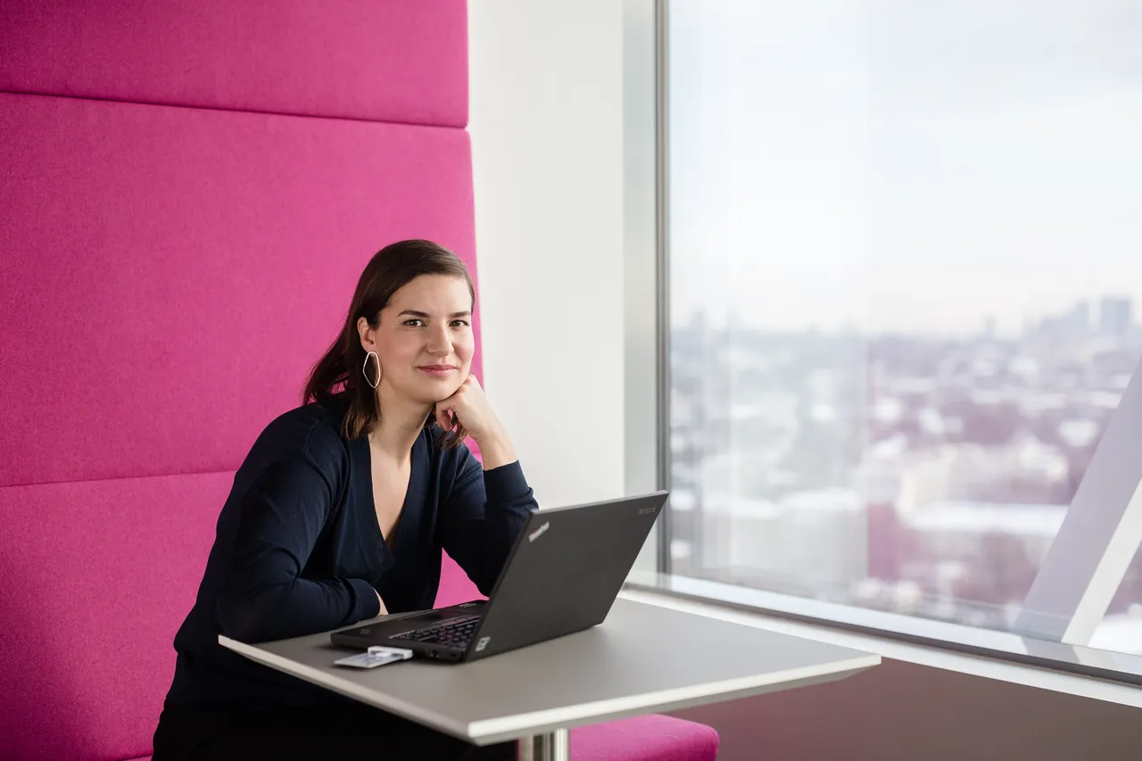 Entrepreneur woman working on computer