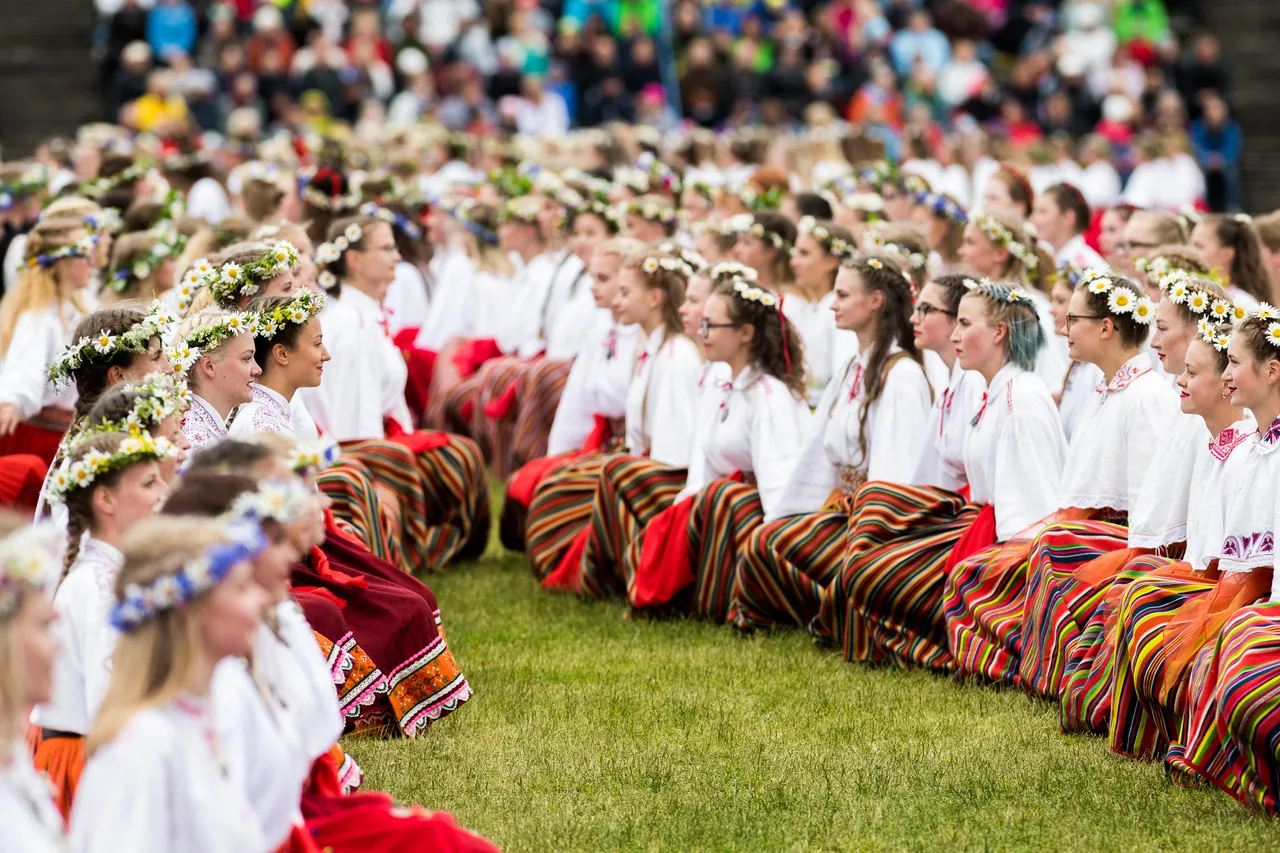 Estonian Dance Festival dancers