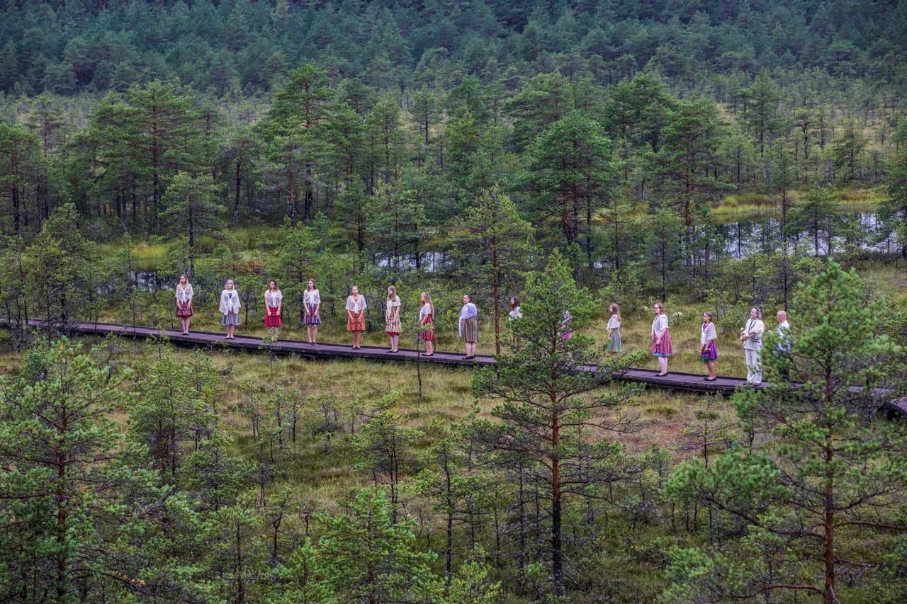 Choir at Viru bog