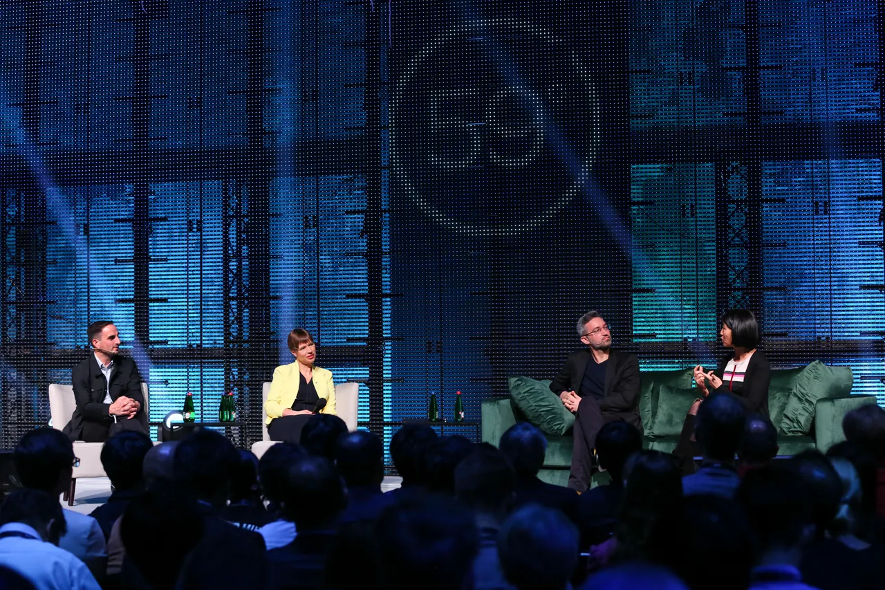 Discussion on stage with President Kersti Kaljulaid