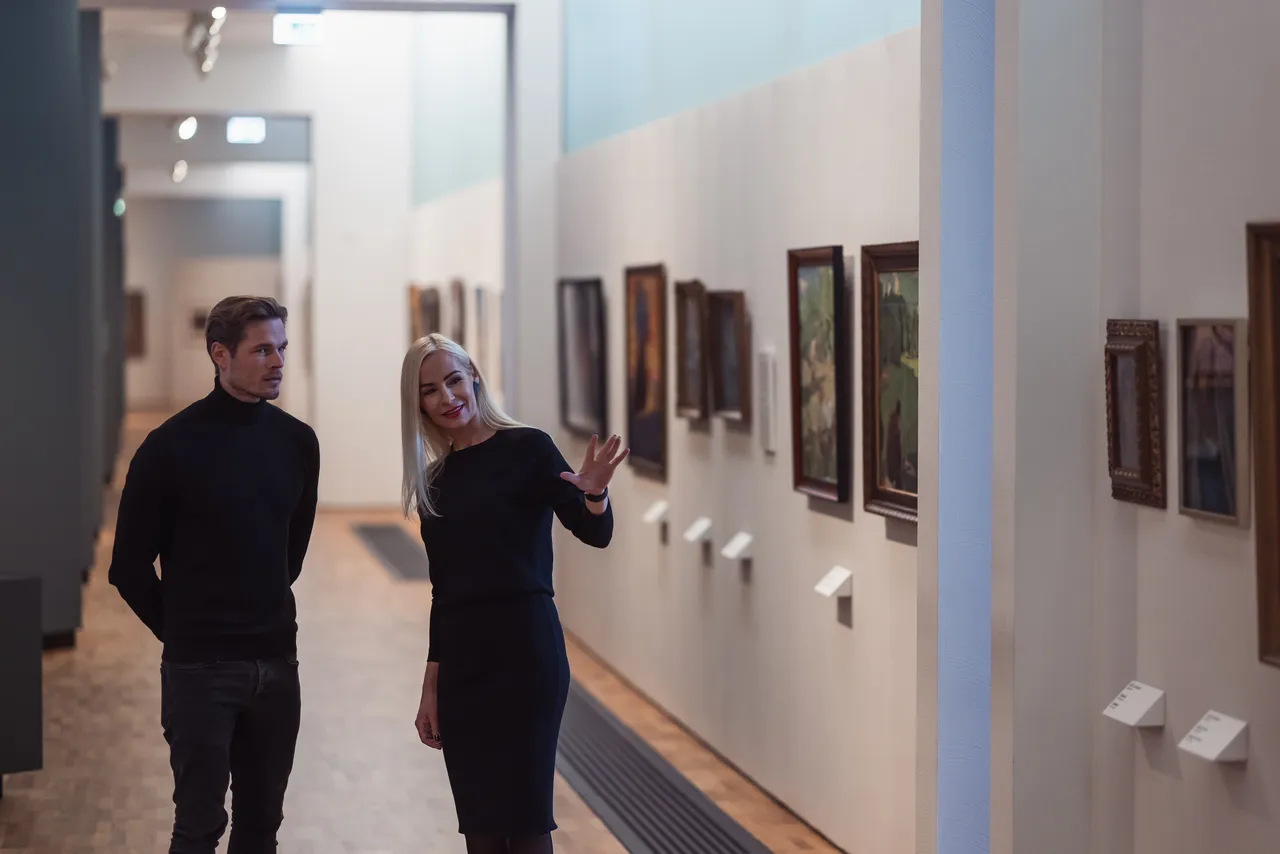 Couple in exhibition hallway