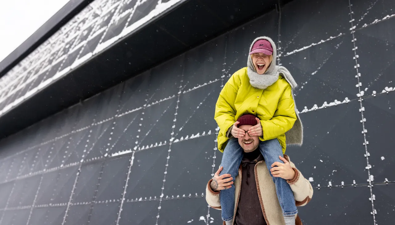 Man holding woman on shoulders