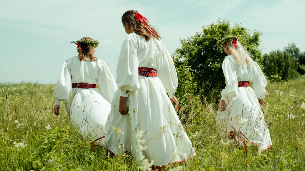 Women in national costumes