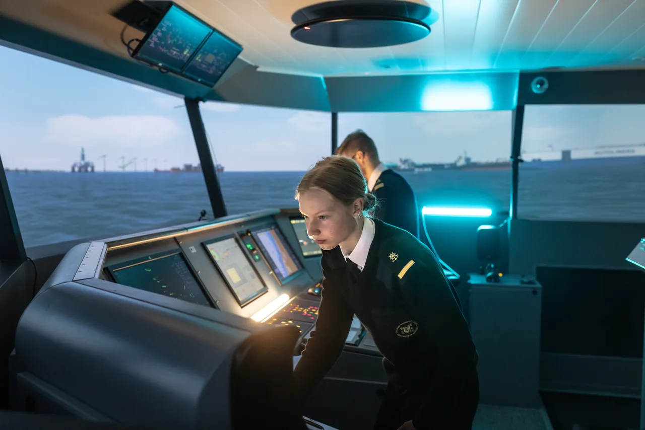 Simulation training for maritime navigation