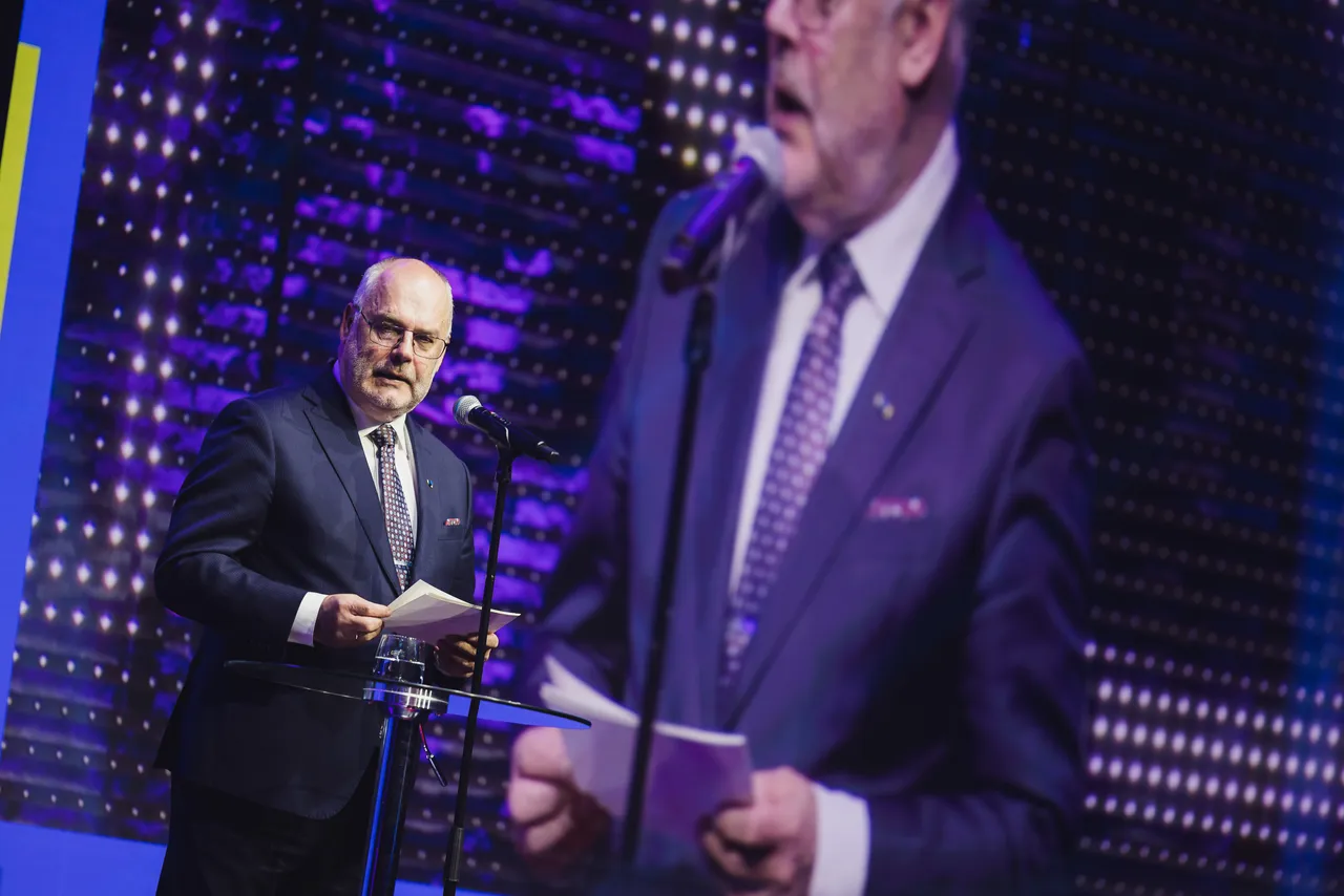 President Alar Karis giving speech