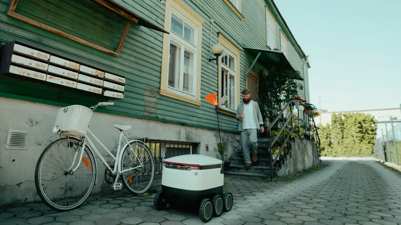 Starship delivery robot