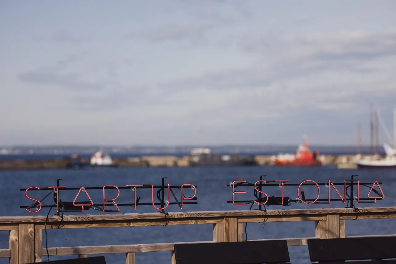 Startup Estonia sign