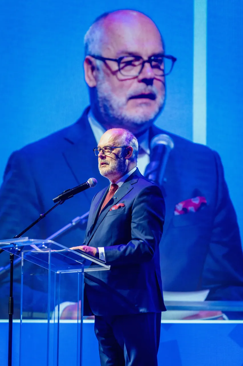 President Alar Karis giving speech