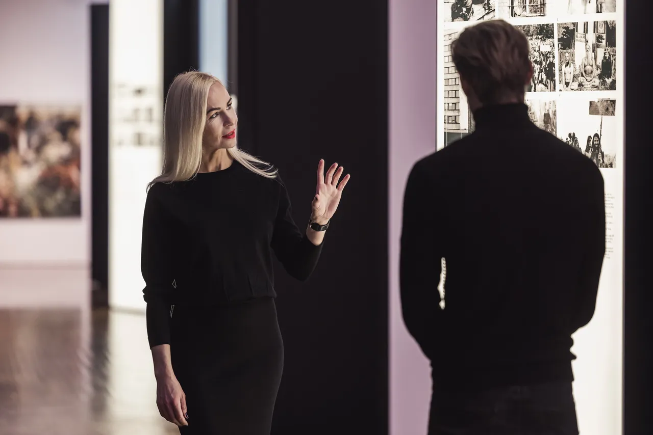 Woman explaining exhibition to man