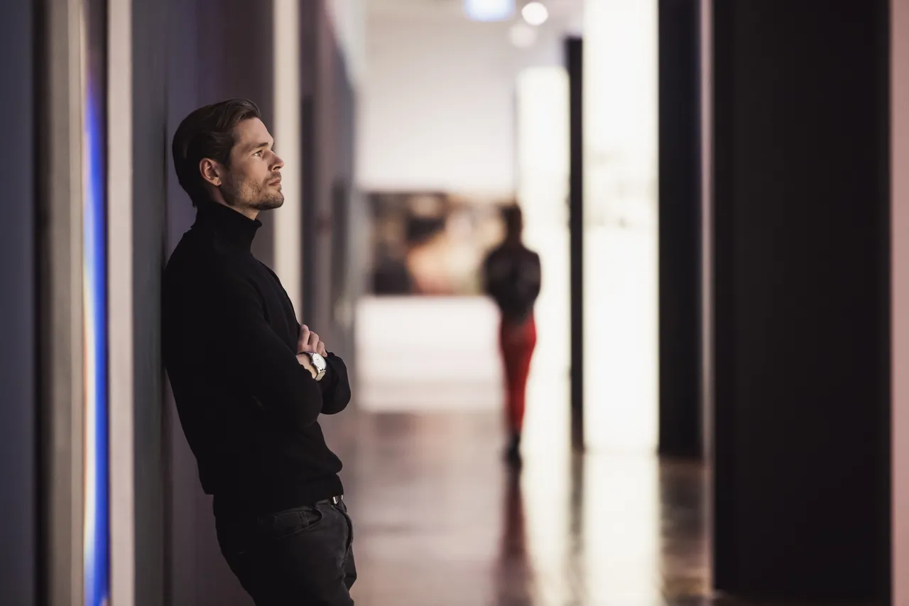 Man leaning against wall 