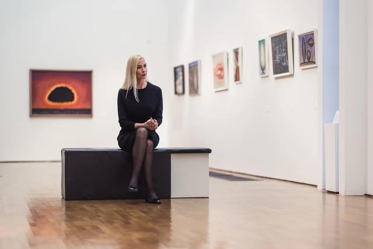 Woman at art gallery