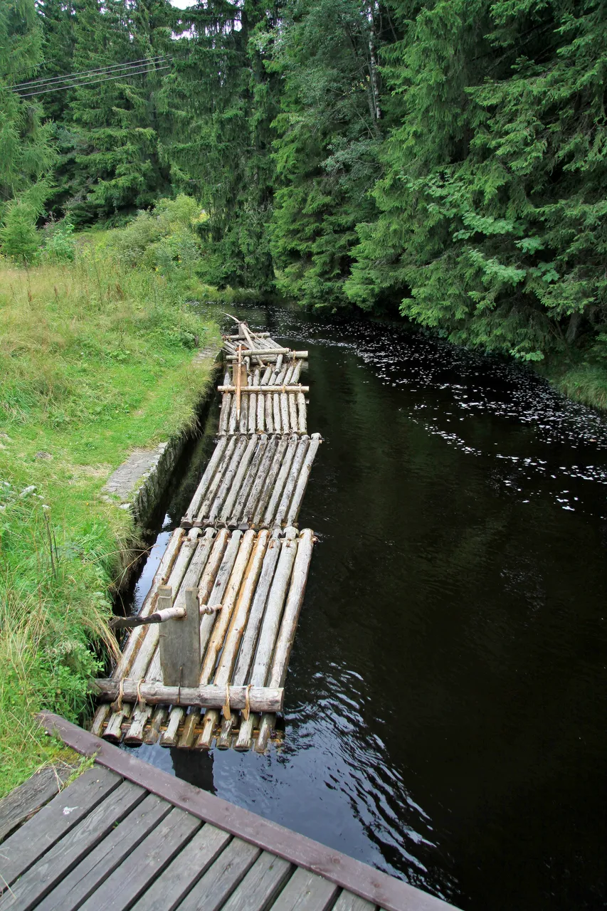 Vory, timber rafting