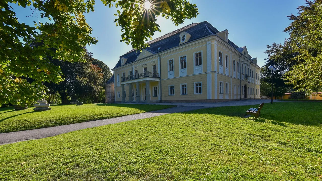 Zámek Paskov