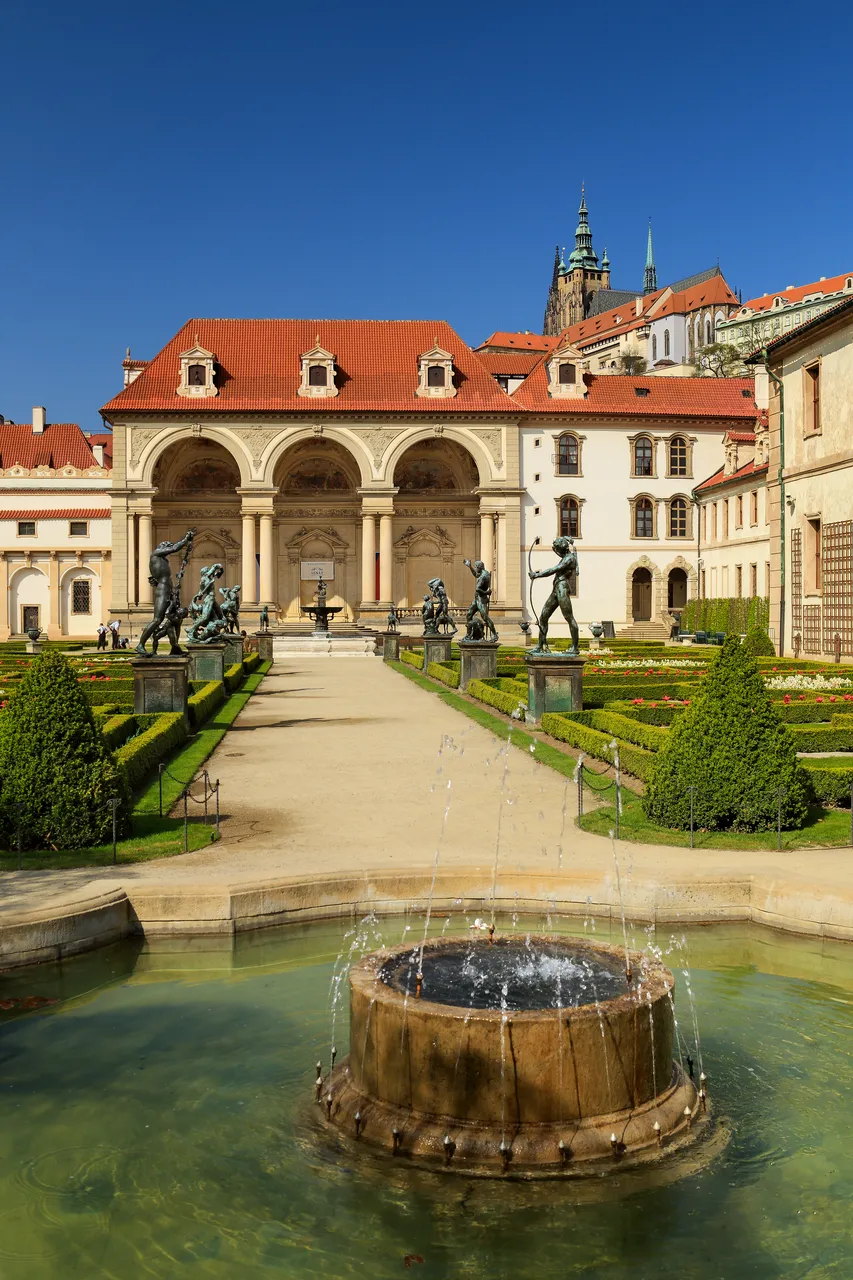 bar019_2015_04_16_5653_zahrady_Hrad