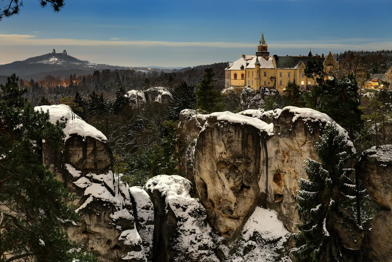 unes174_175_2015_02_03_5676_Cesky_raj