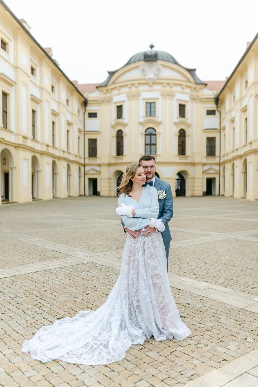 Svatba na nádvoří zámku Slavkov