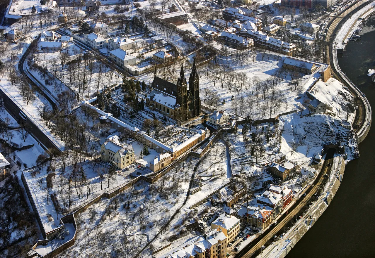 crl012_013_01266170_Vysehrad