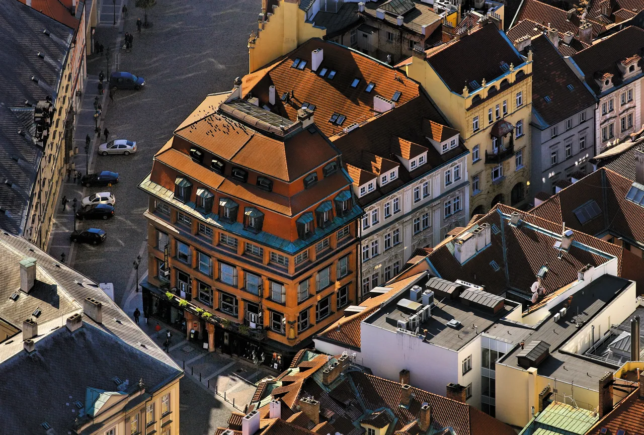 prl072_2012_10_31_4261_Praha_Cerna_Madona