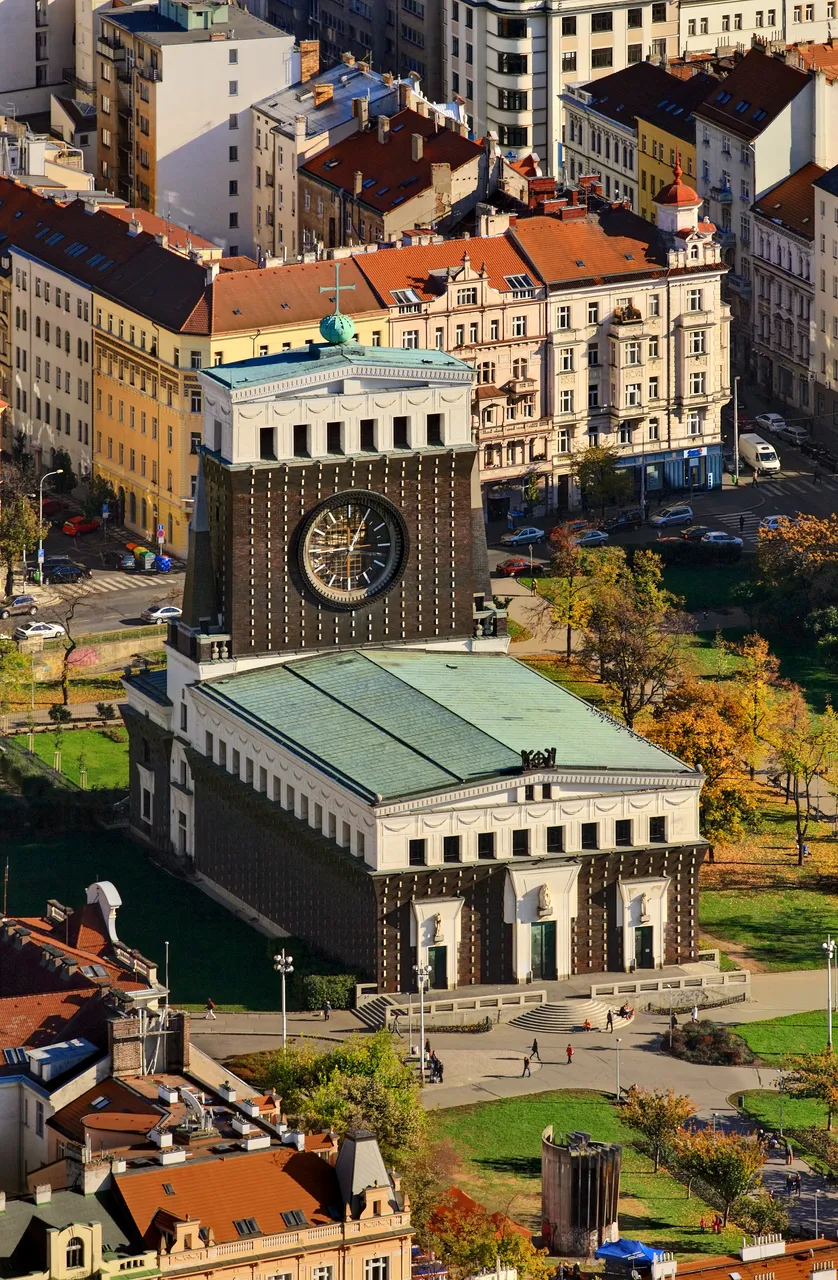 unes142_2012_10_31_4599prl_Praha_Jiriho_z_Podebrad