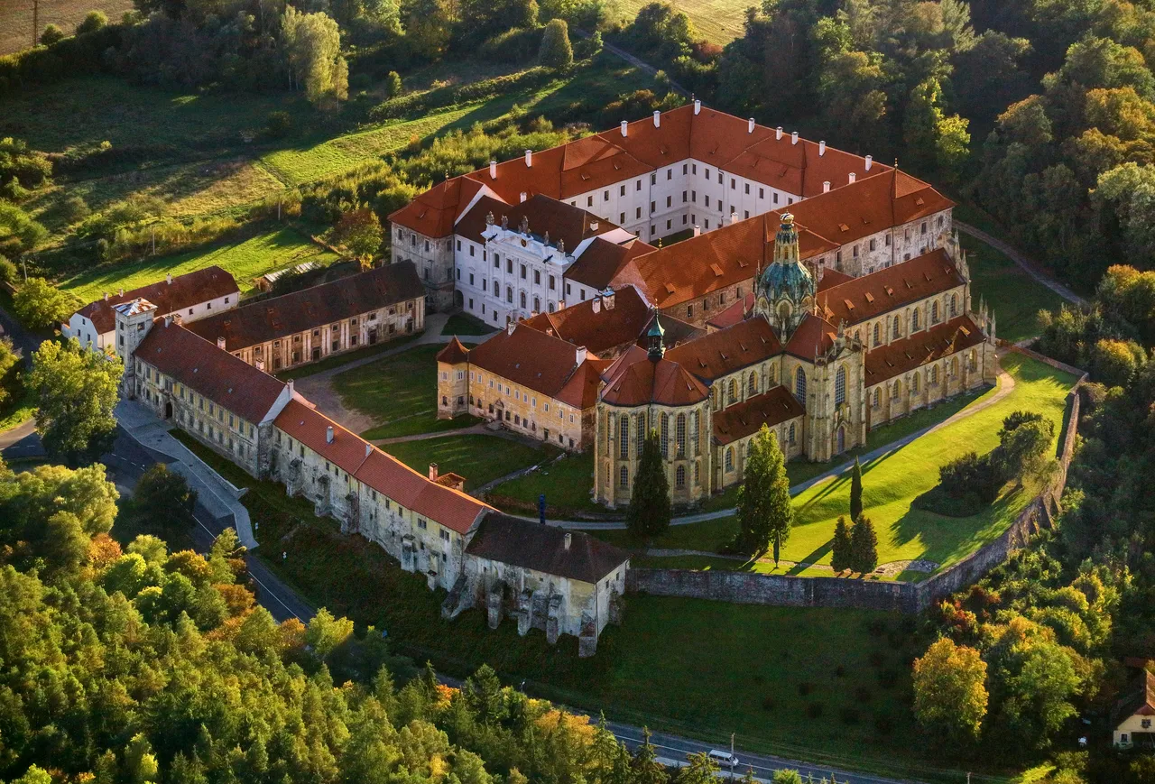 bar078_079_crl076_2013_10_02_3639_6D_Kladruby