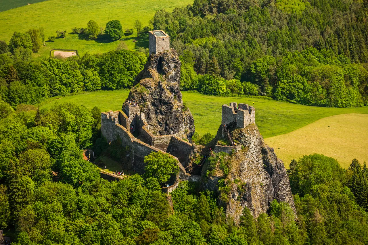 Trosky_2016_05_22_1843_5DS_R