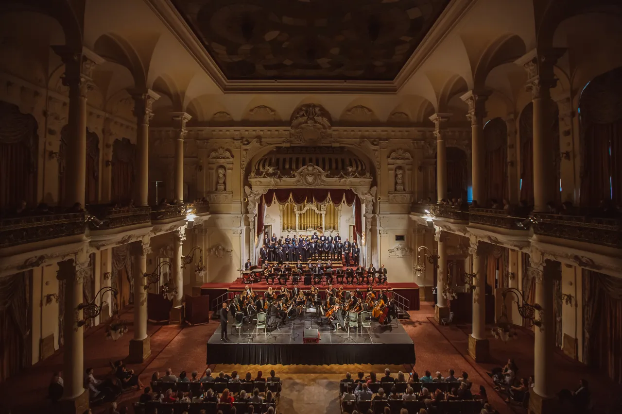 Slavnostni_sal_Karlovarsky_symfonicky_orchestr_Jan_Maly