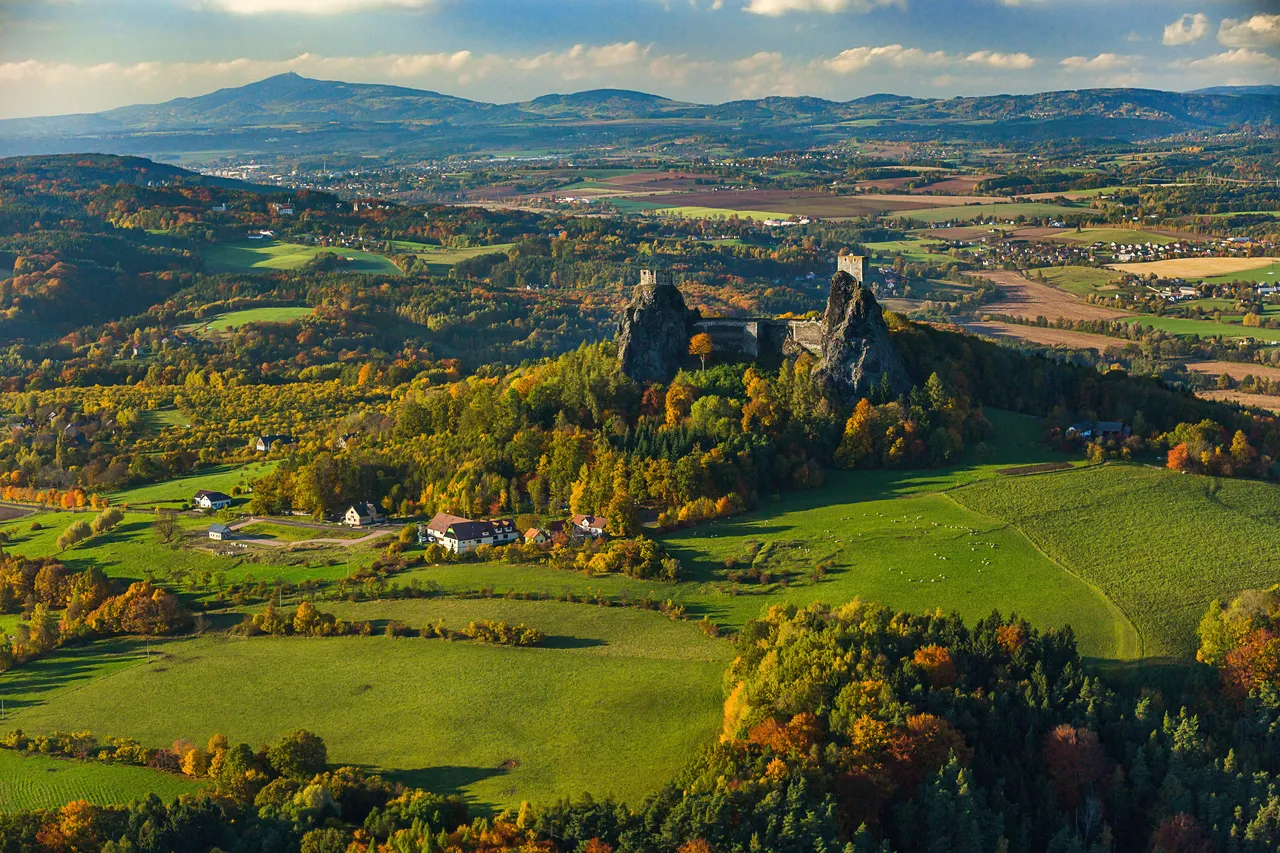 Trosky_2013_10_13_164450_7947_6D_LR2_BIG