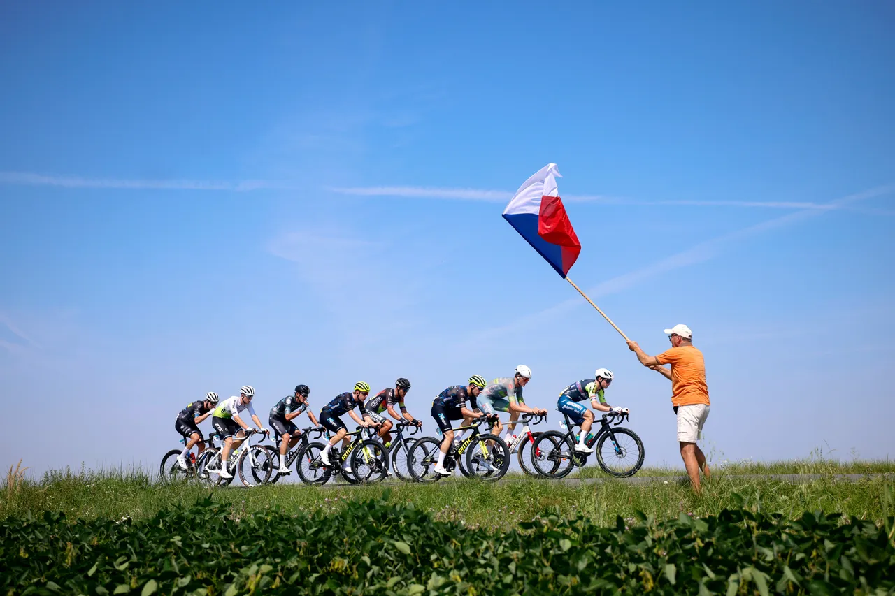 Cyklisté na závodě