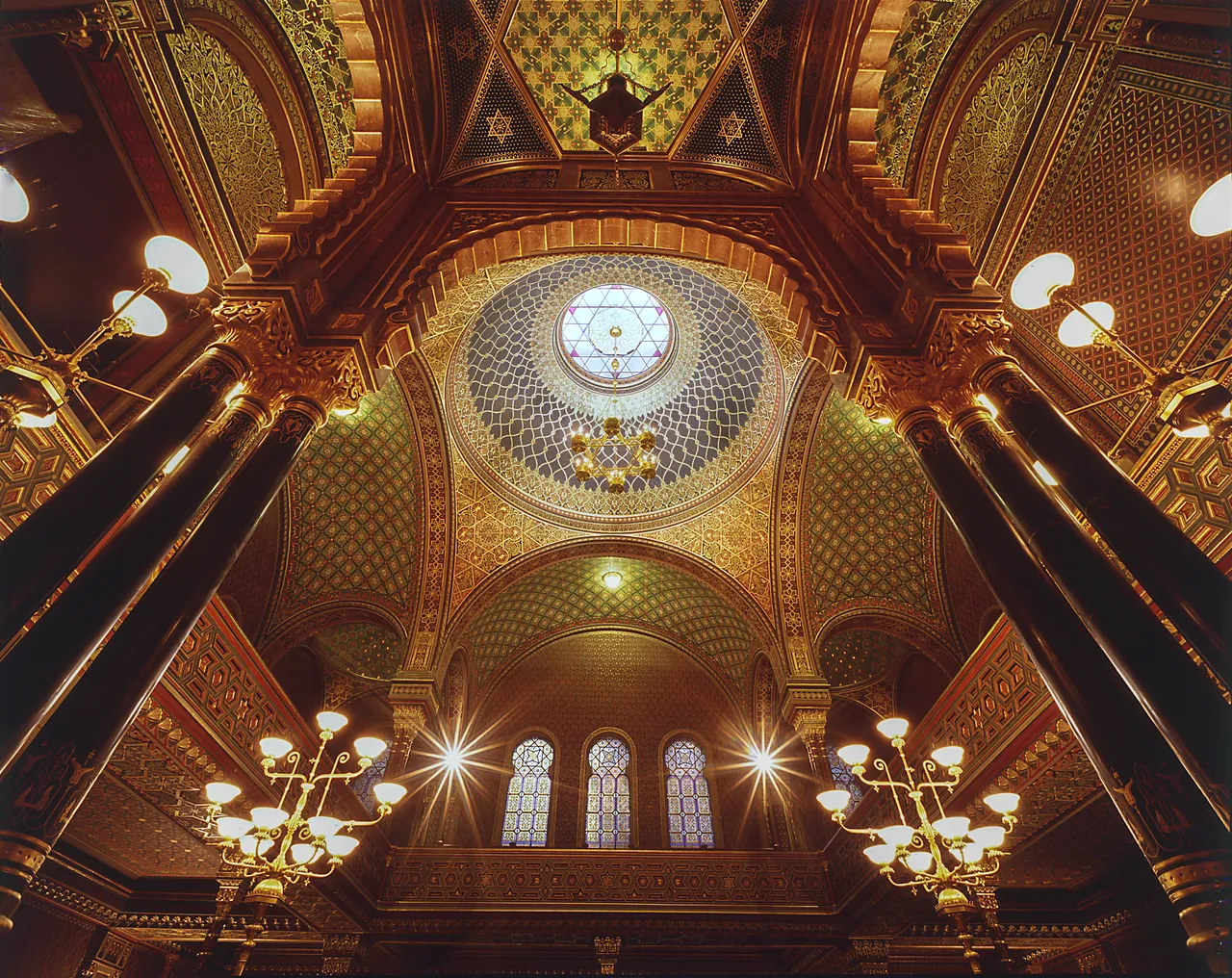 Španělská synagoga interiér 2  Židovské muzeum v Praze