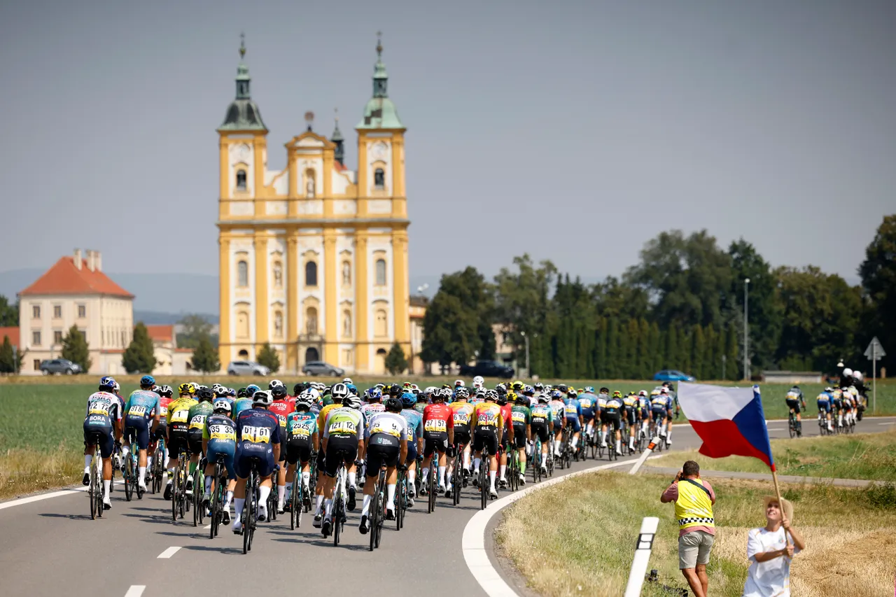 Cyklisté na závodě