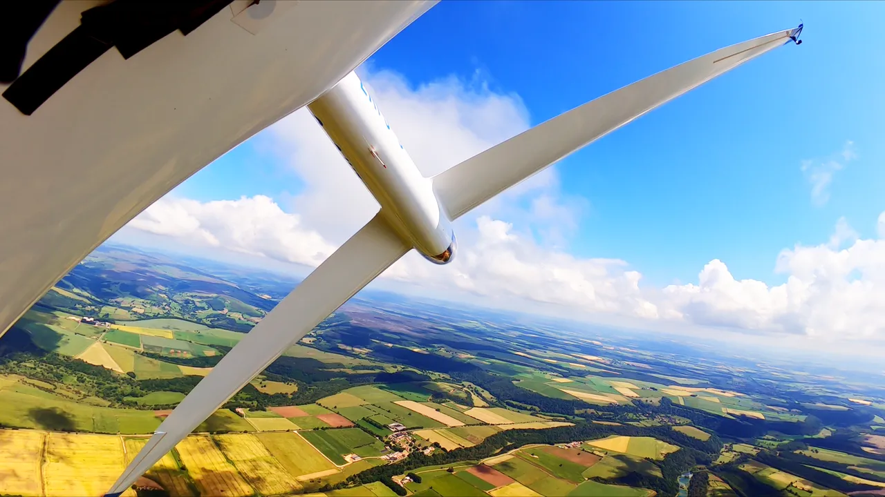 Seeing Yorkshire from above in an acrobatic glider flight over Sutton Bank © Project Yorkshire 2022